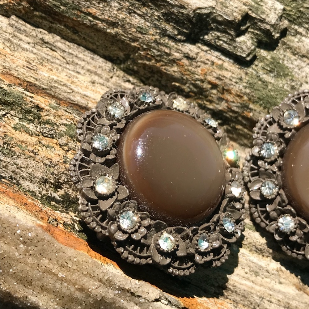 Vintage Large Detailed Bakelite Earrings - Picture 2 of 5